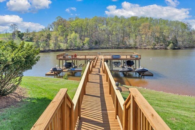 475 Cambridge Ct Unit E2, Hardy, VA 24101