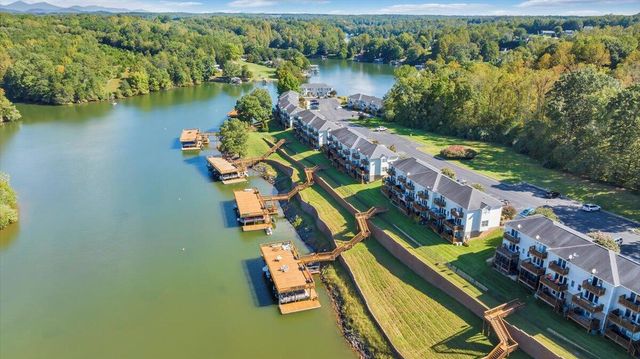 475 Cambridge Ct Unit E2, Hardy, VA 24101
