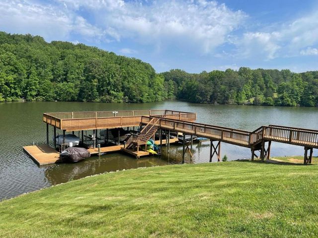 475 Cambridge Ct Unit E2, Hardy, VA 24101