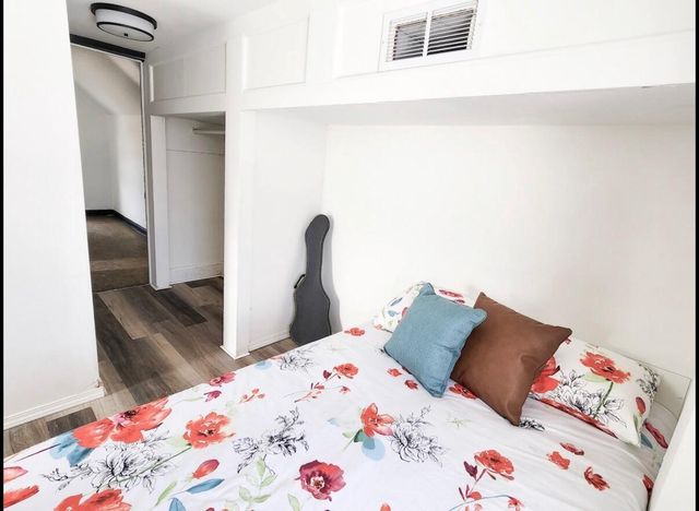 4235 W Fairmount AVENUE, Milwaukee, WI 53209