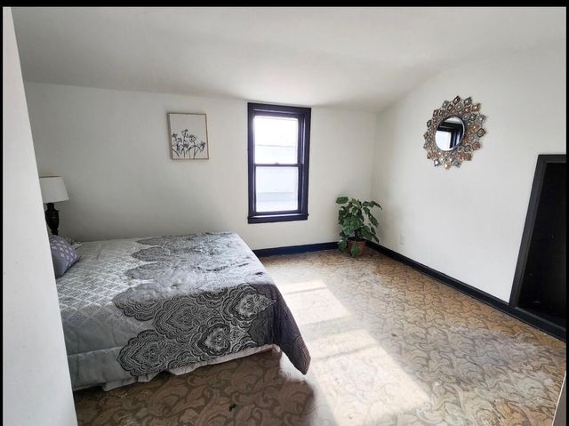 4235 W Fairmount AVENUE, Milwaukee, WI 53209