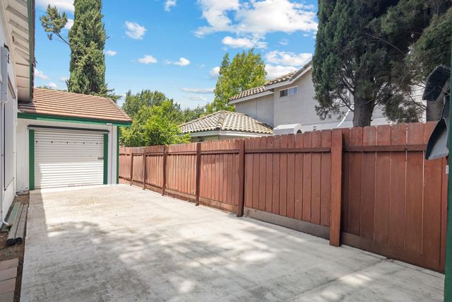 1130 Carrie St, Stockton, CA 95206