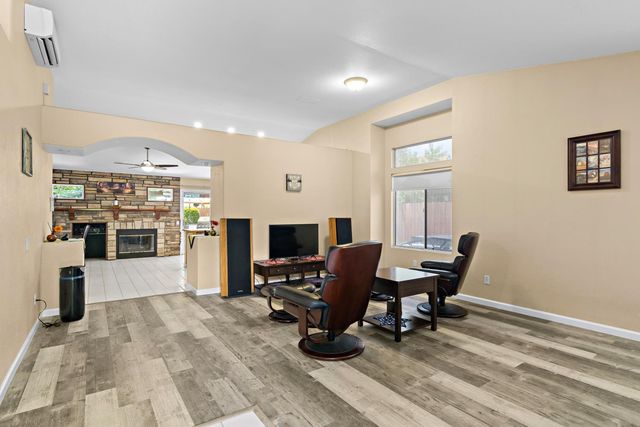 1130 Carrie St, Stockton, CA 95206