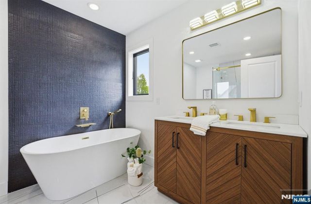 0-14 26th, Fair Lawn, NJ 07410