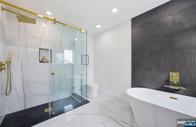 0-14 26th, Fair Lawn, NJ 07410