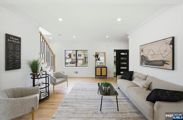 0-14 26th, Fair Lawn, NJ 07410