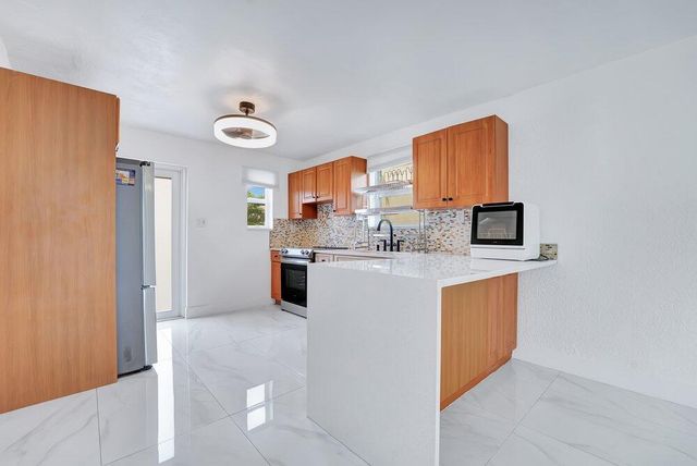 2220 HOPE Street, Hollywood, FL 33020