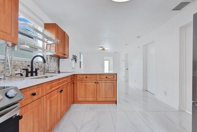 2220 HOPE Street, Hollywood, FL 33020