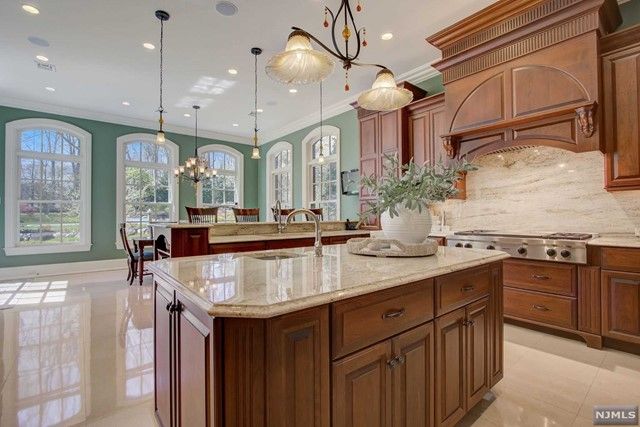43 Chestnut Ridge Road, Saddle River, NJ 07458