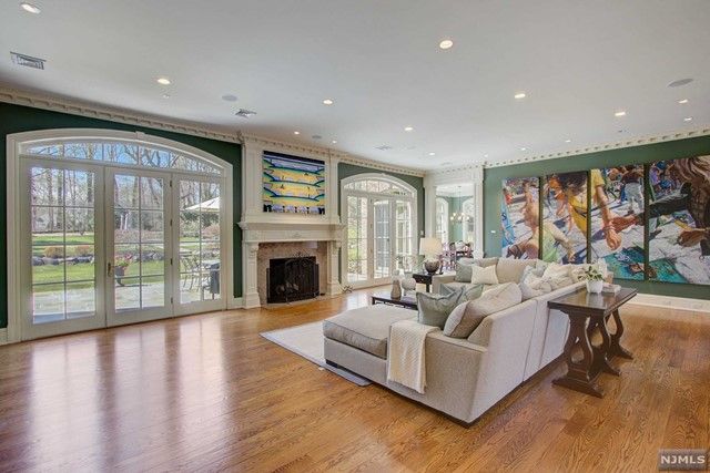 43 Chestnut Ridge Road, Saddle River, NJ 07458