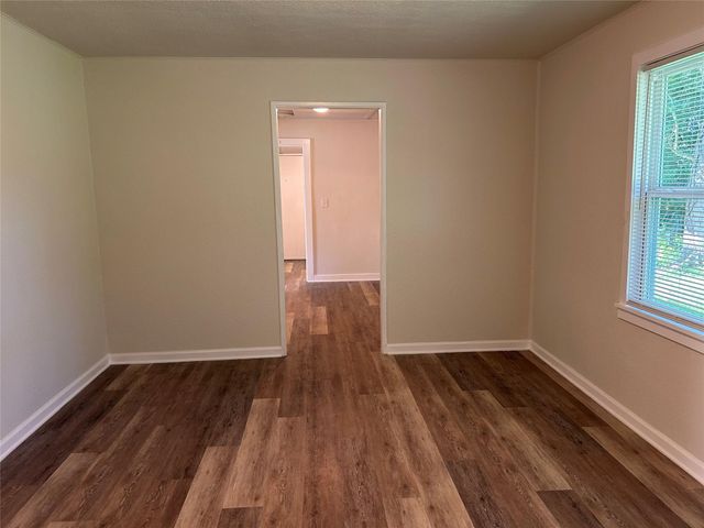 616 E Boothe Street, Cleveland, TX 77327