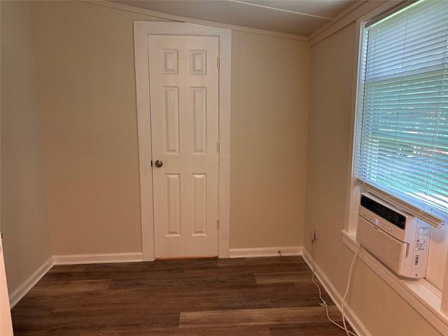 616 E Boothe Street, Cleveland, TX 77327