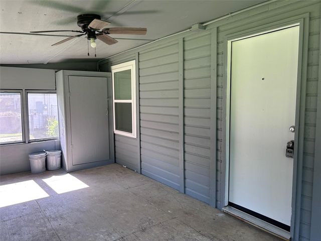 616 E Boothe Street, Cleveland, TX 77327