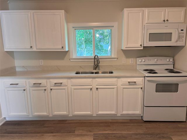 616 E Boothe Street, Cleveland, TX 77327