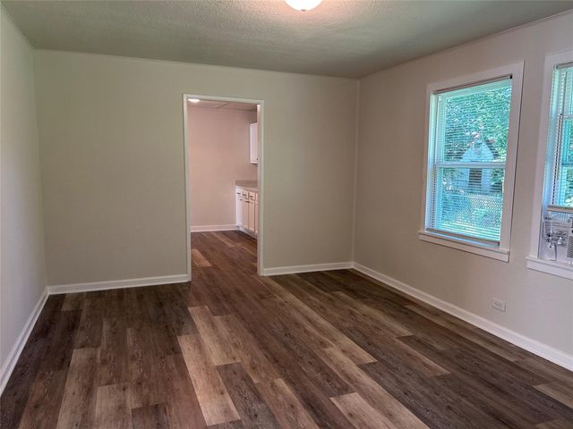 616 E Boothe Street, Cleveland, TX 77327
