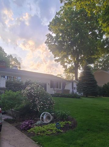 7030 N Maple Drive, Coloma, MI 49038