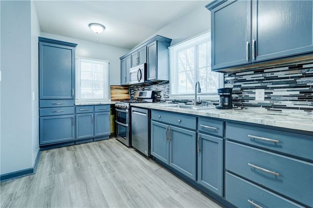 52 Laurelhurst Rd, Greece, NY 14626