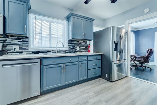 52 Laurelhurst Rd, Greece, NY 14626