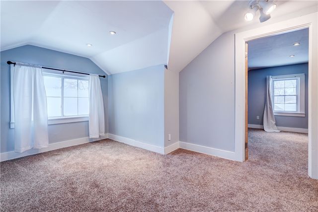 52 Laurelhurst Rd, Greece, NY 14626