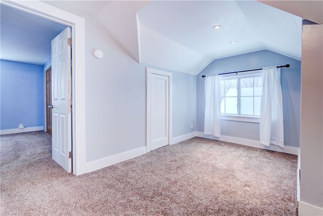 52 Laurelhurst Rd, Greece, NY 14626