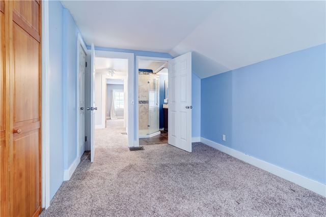 52 Laurelhurst Rd, Greece, NY 14626