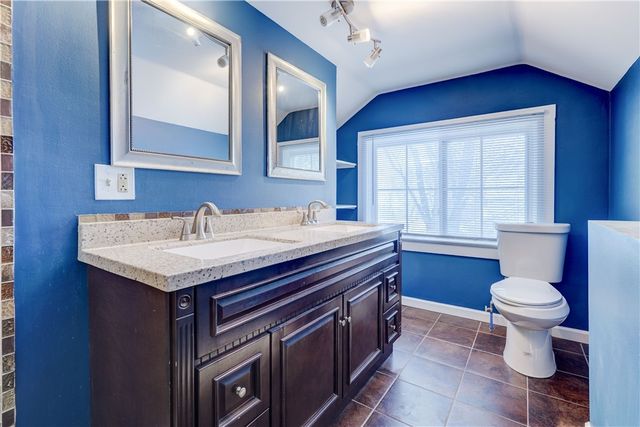 52 Laurelhurst Rd, Greece, NY 14626