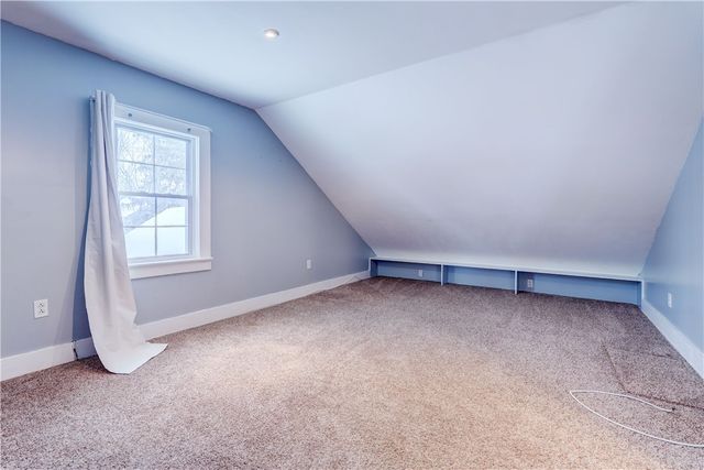 52 Laurelhurst Rd, Greece, NY 14626