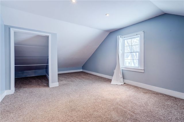 52 Laurelhurst Rd, Greece, NY 14626