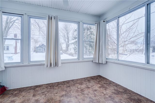 52 Laurelhurst Rd, Greece, NY 14626