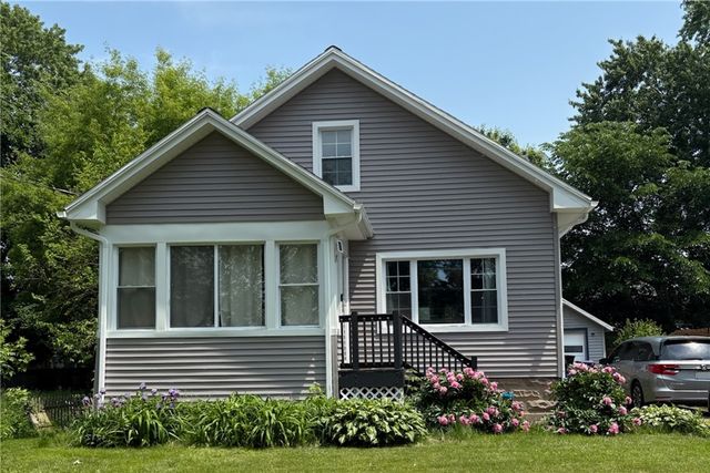 52 Laurelhurst Rd, Greece, NY 14626