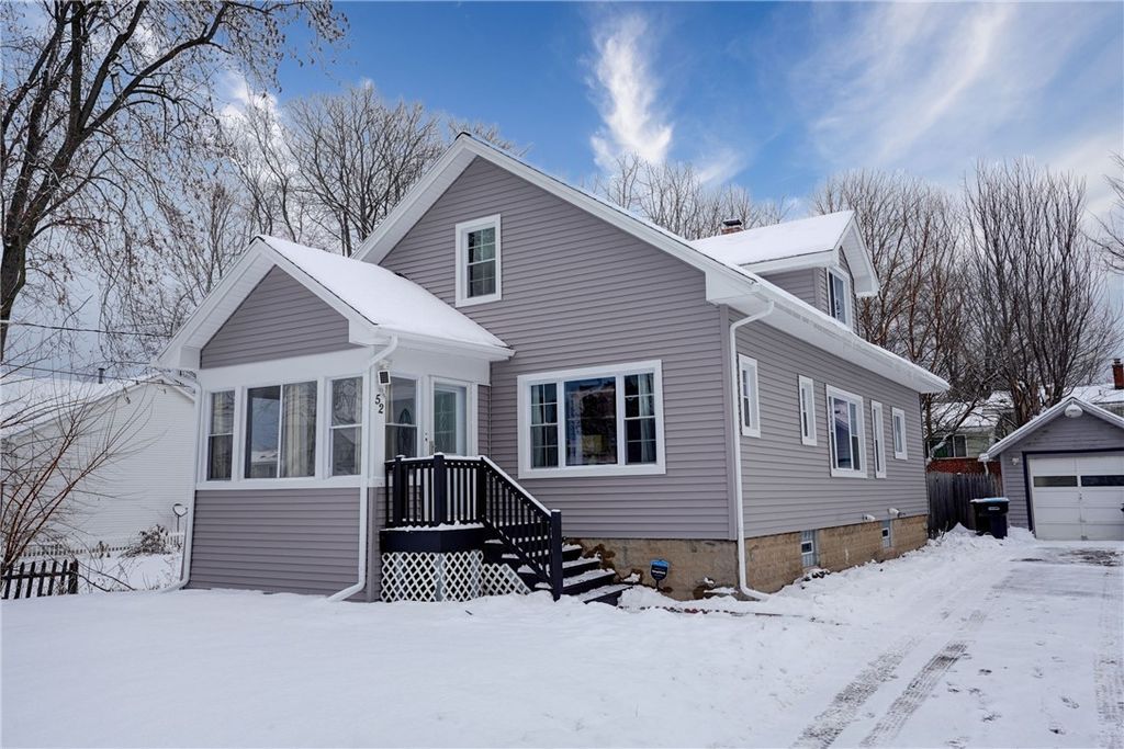 52 Laurelhurst Rd, Greece, NY 14626