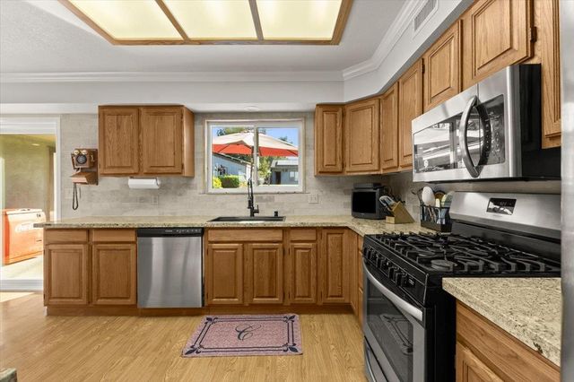 8071 Milnes Ave, Roseville, CA 95747