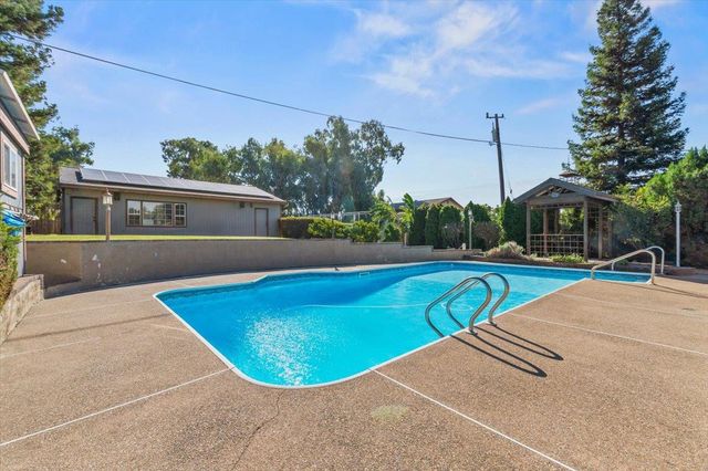 8071 Milnes Ave, Roseville, CA 95747