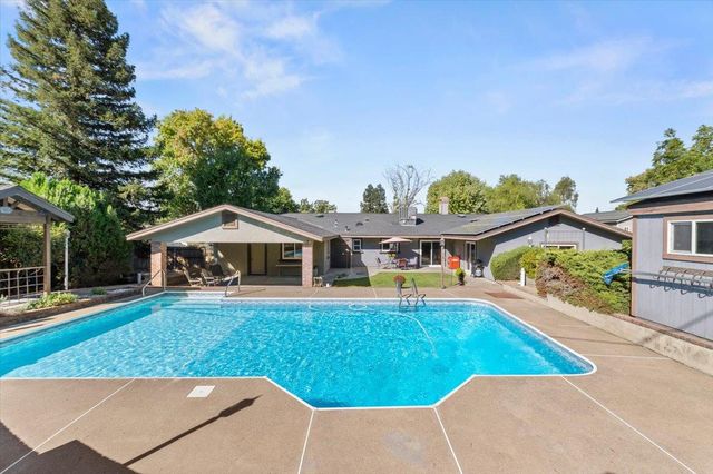 8071 Milnes Ave, Roseville, CA 95747
