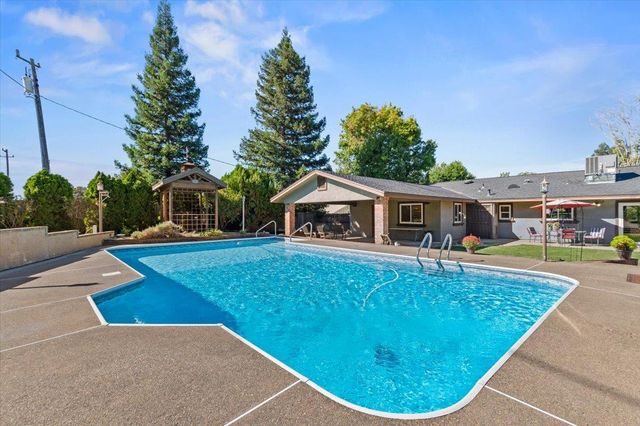 8071 Milnes Ave, Roseville, CA 95747