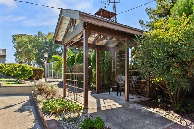 8071 Milnes Ave, Roseville, CA 95747