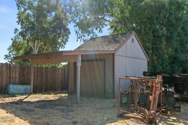 8071 Milnes Ave, Roseville, CA 95747