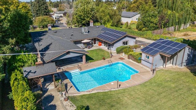 8071 Milnes Ave, Roseville, CA 95747
