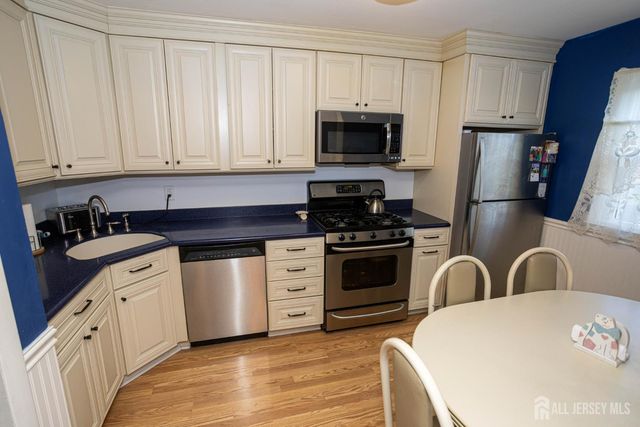 10 Schmitt Street, Sayreville, NJ 08872