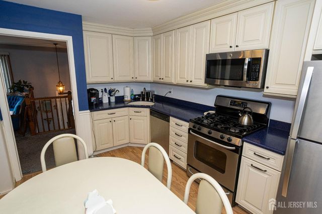 10 Schmitt Street, Sayreville, NJ 08872