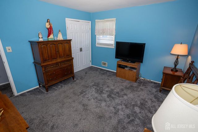 10 Schmitt Street, Sayreville, NJ 08872