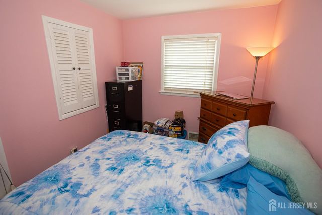 10 Schmitt Street, Sayreville, NJ 08872