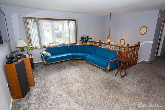 10 Schmitt Street, Sayreville, NJ 08872