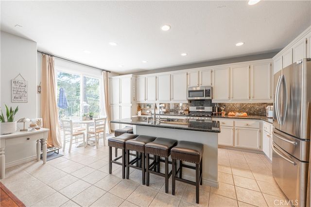 28692 Placerview, Saugus, CA 91390