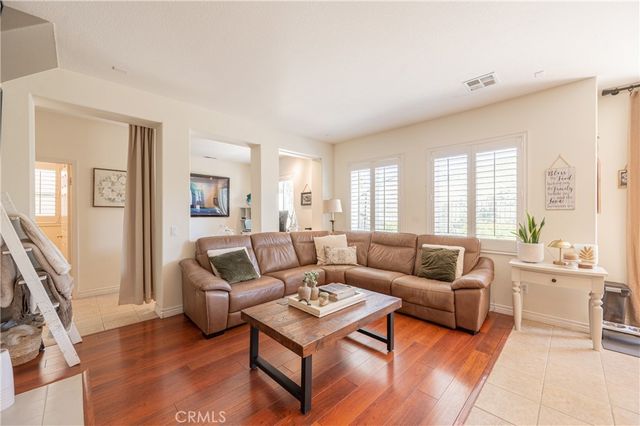 28692 Placerview, Saugus, CA 91390