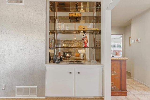 417 Little John Ln, Modesto, CA 95350