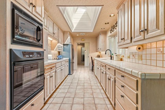 417 Little John Ln, Modesto, CA 95350