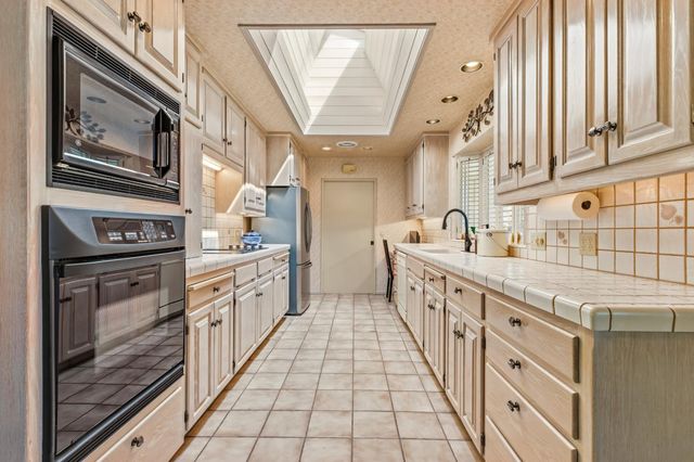 417 Little John Ln, Modesto, CA 95350