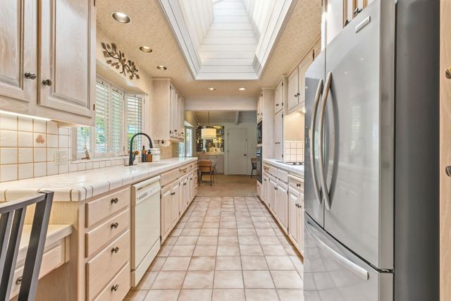 417 Little John Ln, Modesto, CA 95350