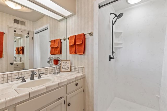 417 Little John Ln, Modesto, CA 95350